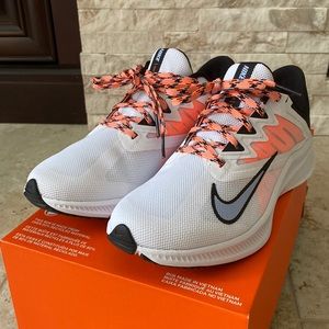 WMNS Nike Quest 3 Sz 7, White Dutch Orange